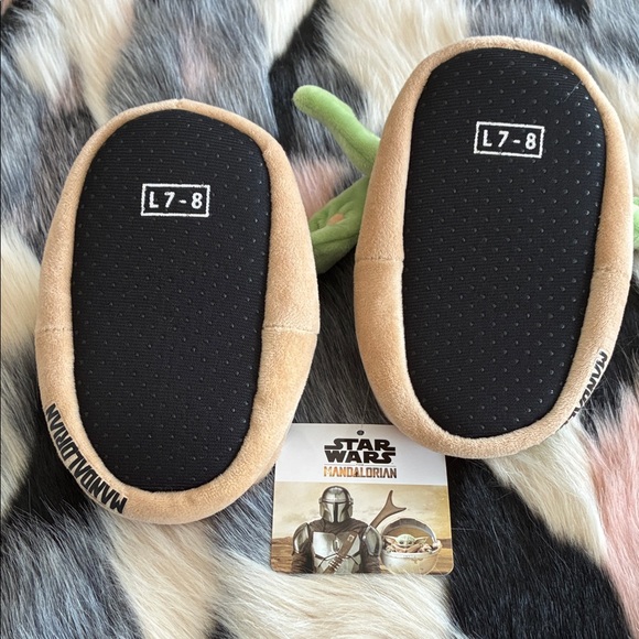 Kids Star Wars Mandalorian Baby Yoda Slippers - Picture 8 of 8